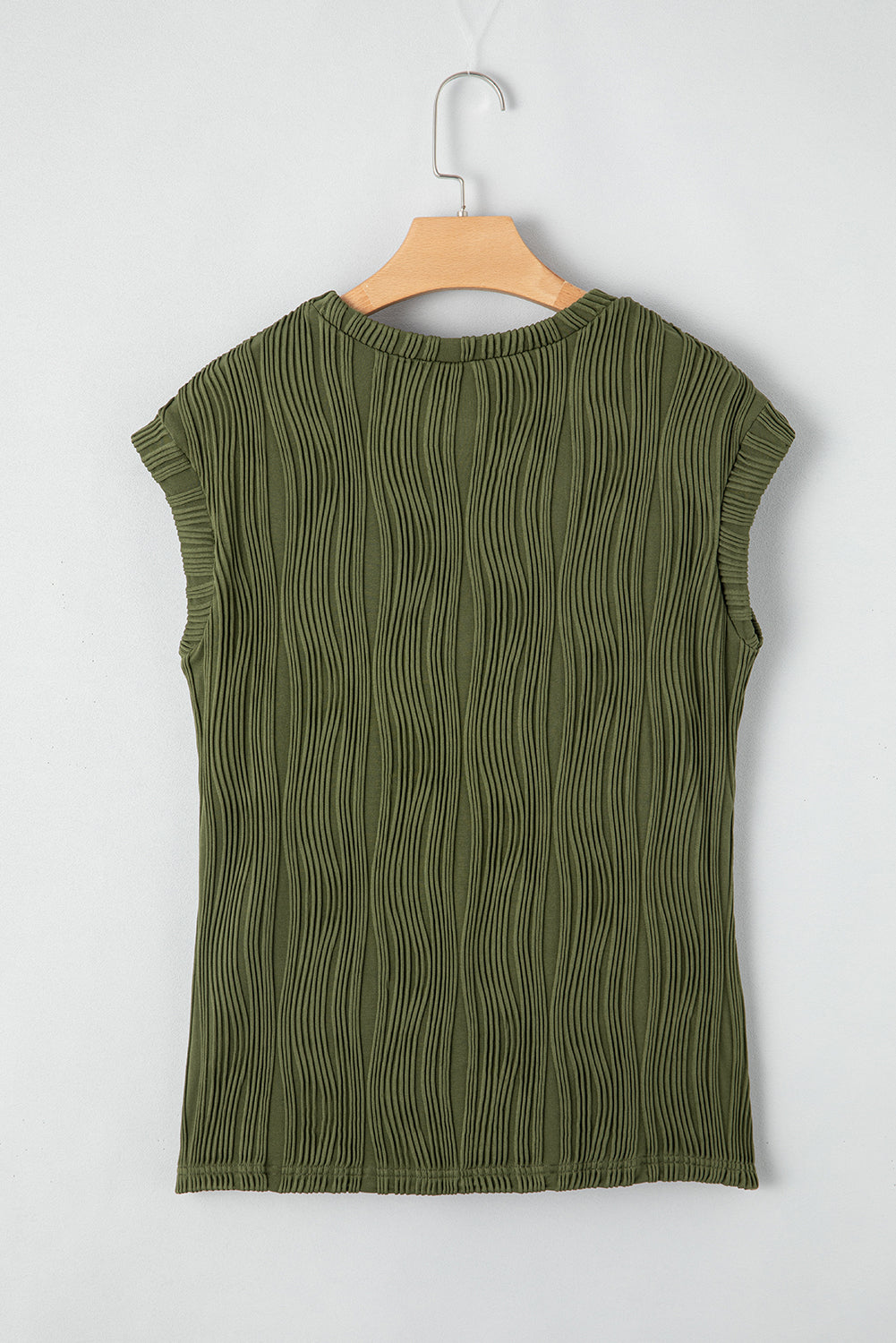 Jungle Green Wavy Textured Cap Sleeve TopMaterial:90%Polyester+10%Elastane


	


		The top features a unique wavy texture, adding a touch of visual interest to your outfit.
	
	
		Made from a soft and