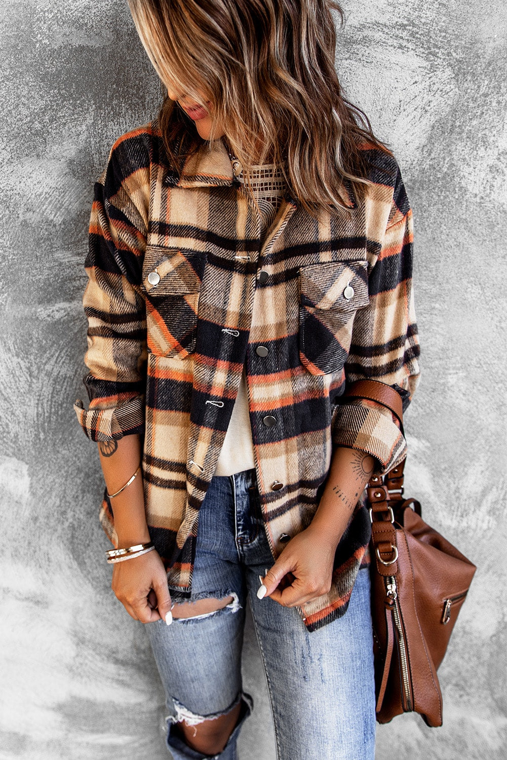 Khaki Plaid Print Casual Button Up Pocket ShacketMaterial:100%Polyester



		Sweet yet rugged plaid details adorn this cozy shirt
	
	
		Designed with a button front, long sleeves, large front pockets &amp; an 