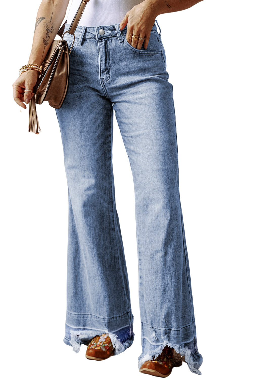 Ashleigh Blue Acid Wash Raw Hem High Waist Flared JeansMaterial:71%Cotton+27.5%Polyester+1.5%Elastane

• Embrace a retro-chic look with the jeans, perfect for casual outings or a stylish night out with friends. 
• The 