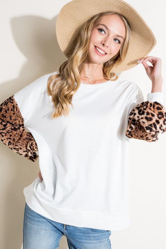 ANIMAL MIXED VOLUME SLEEVE TOPANIMAL PRINT WOVEN AND SOLID TERRY MIXED VOLUME LONG SLEEVE ROUND NECK BANDED BOTTOM TOPMADE IN USA
Style: Casual
Print / Pattern: ANIMAL PRINT AND SOLID
Fit: Loose
