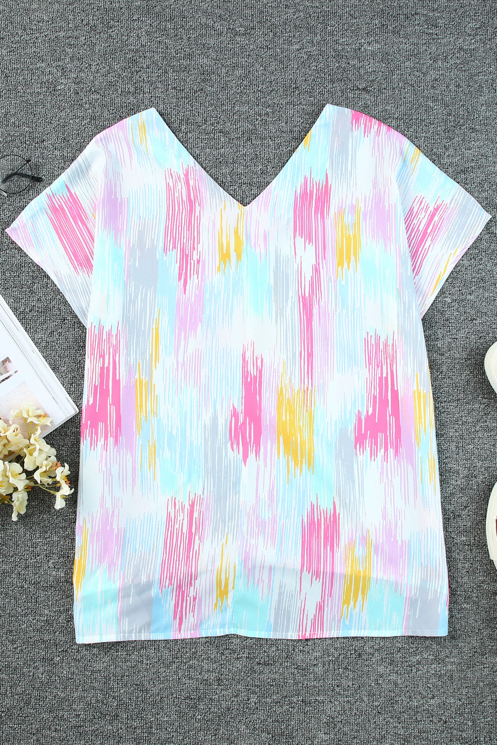 Multicolor Abstract Print V Neck Short Sleeve Dolman BlouseMaterial:100%Polyester



		The
chic blouse has a relaxed fit and dolman sleeves, which create a comfortable
and flattering silhouette
	
	
		The
V-neckline a