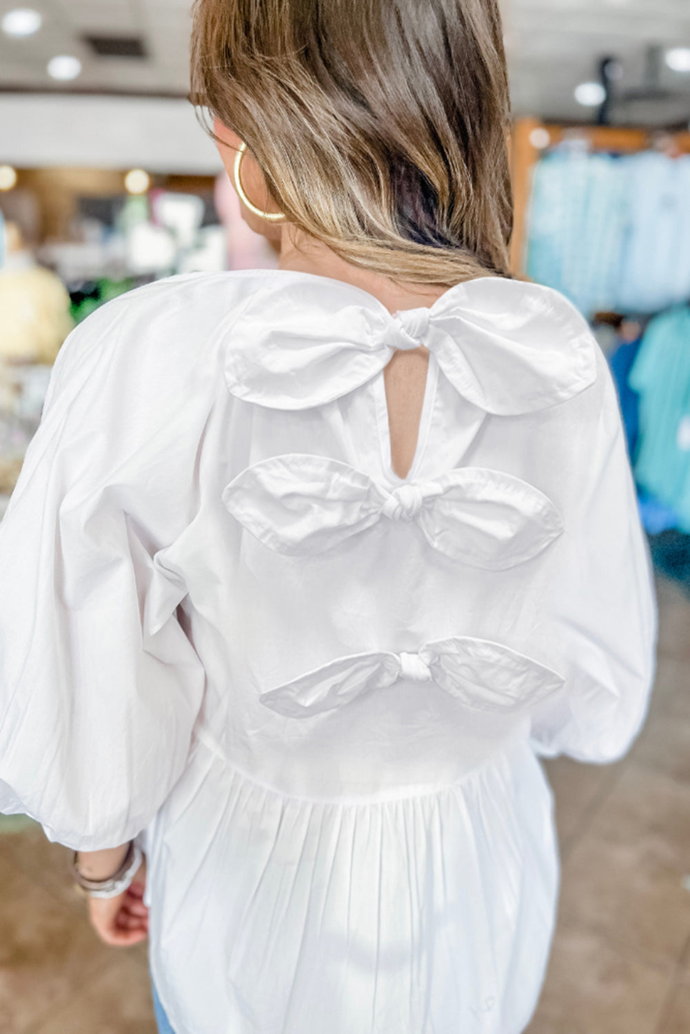 White Bow Knot Cutout Back Loose Fit 3/4 Sleeve BlouseMaterial:100%Cotton

• Effortlessly chic, this White Bow Knot Cutout Back Blouse combines modern style with a touch of elegance. 
• The loose fit design offers com