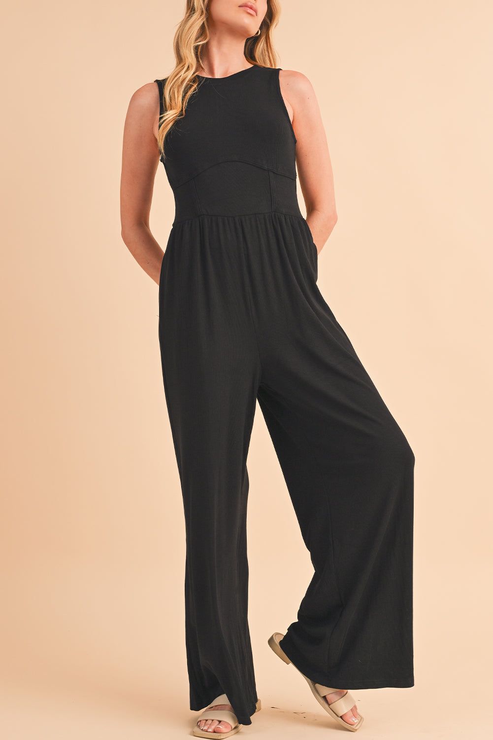 Blackish Green Sleeveless High Waist Wide Leg JumpsuitMaterial:93%Viscose+7%Elastane



		The jumpsuit features a sleeveless design, meaning it does not have sleeves and exposes the arms. 
	
	
		The jumpsuit has a 