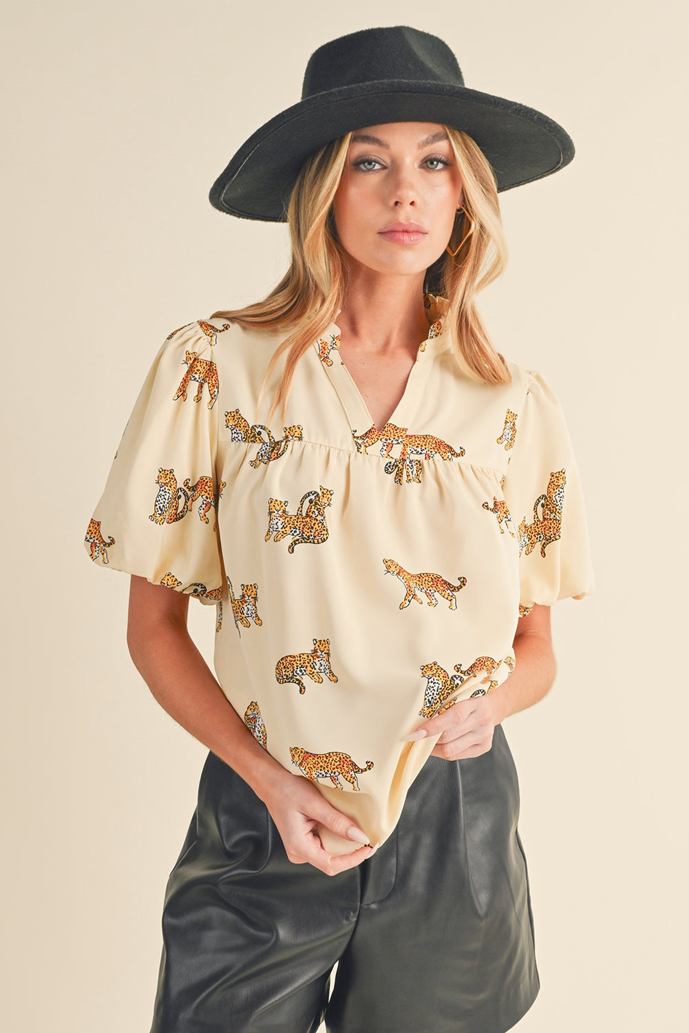 Apricot Animal Print V Neck Puff Sleeve BlouseMaterial:100%Polyester



		The blouse features an animal print pattern, which adds a bold and eye-catching element to the design. 
	
	
		Animal prints, such as