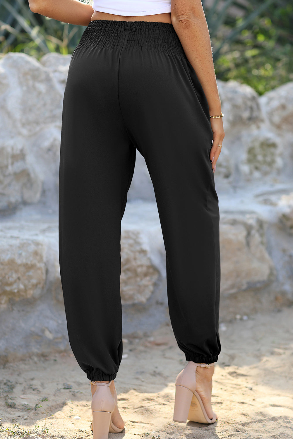 Black Pocketed Smocked High Waist JoggersMaterial:95%Polyester+5%Elastane



		These jogger pants are very cozy to wear with 95%Polyester+5%Elastane made
	
	
		The smocked design adds a stylish touch a