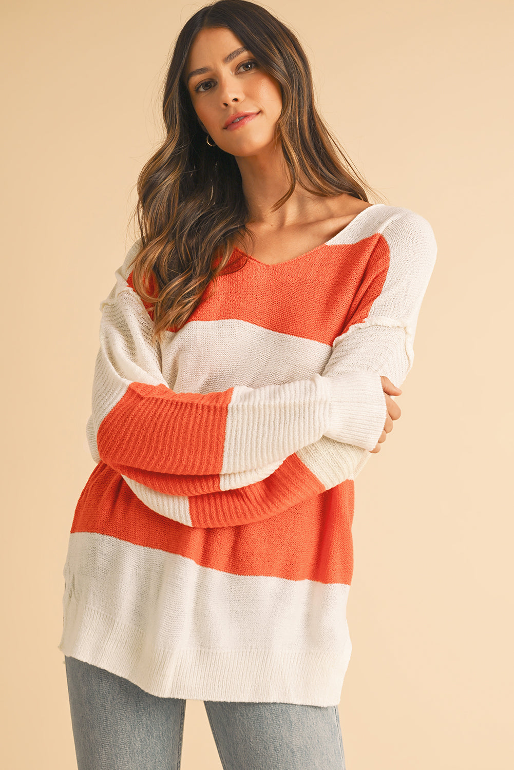 Orange Colorblock V Neck Side Slits SweaterMaterial:100%Acrylic

• Stand out in style with our sweater, blending casual stripes with a trendy rib-knit design.
• The vibrant orange hues add a pop of color to