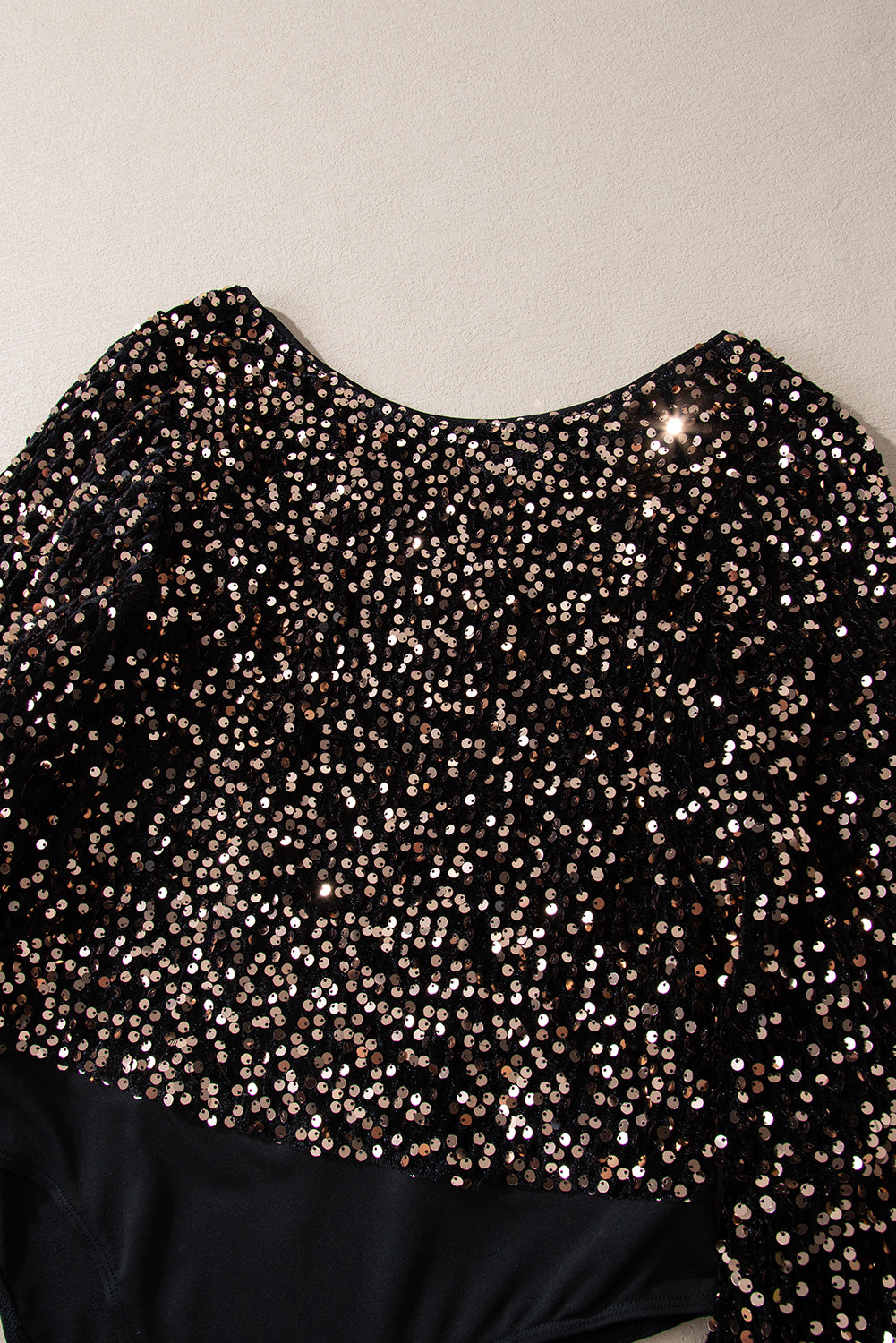 Black Sequin Deep V Back Puff Sleeve BodysuitMaterial:100%PET

• Embrace your inner diva with this stunning bodysuit, perfect for making a bold fashion statement at any event. 
• The deep V back adds a touch 