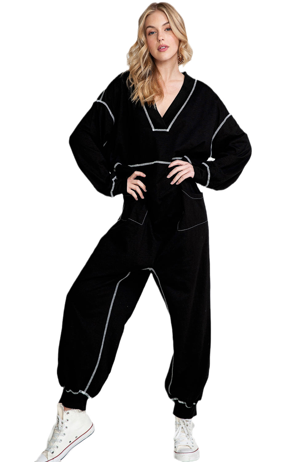 Black Exposed Seam Oversized Drop Waist JumpsuitMaterial:62.7%Polyester+37.3%Cotton



		The jumpsuit is a fashionable and versatile one-piece outfit that combines comfort and style.
	
	
		This jumpsuit featu