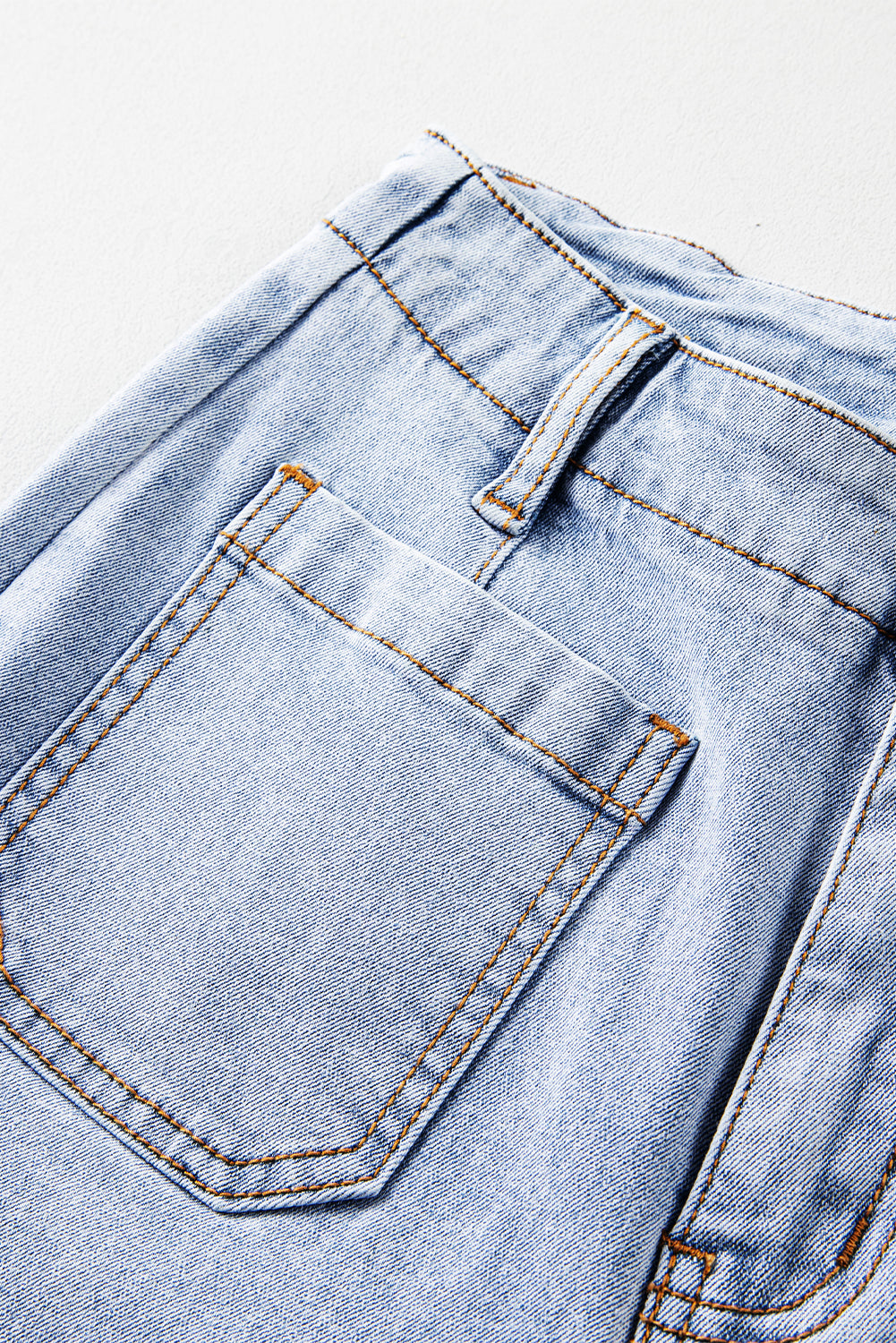 Beau Blue Acid Washed Contrast Hem Pocketed Cropped JeansMaterial:55%Cotton+42%Viscose+3%Elastane




		Straight legs and cropped length for a modern silhouette
	
	
		Contrast edge detailing adds a touch of flair
	
