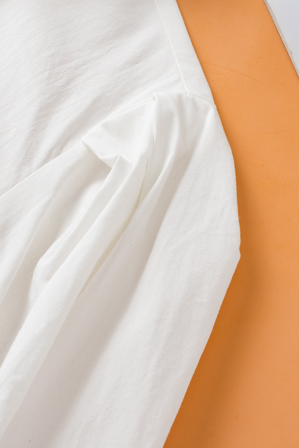 White Solid Color Button Up Puff Sleeve ShirtMaterial:100%Cotton



		Elevate your wardrobe with our shirt, crafted from a crisp and versatile fabric that offers a timeless appeal.
	
	
		This shirt feature