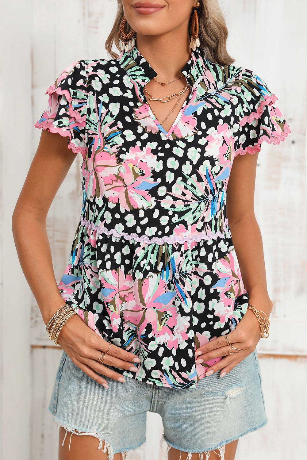 Pink Boho Floral Print Ricrac Splicing Short Sleeve BlouseMaterial:100%Polyester



		The blouse is a charming and bohemian-inspired piece for your wardrobe.
	
	
		Featuring a mix of floral prints, this blouse exudes a