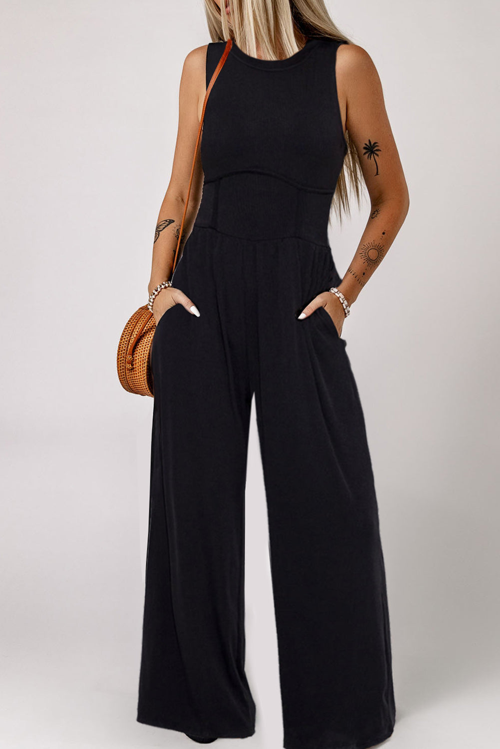 Blackish Green Sleeveless High Waist Wide Leg JumpsuitMaterial:93%Viscose+7%Elastane



		The jumpsuit features a sleeveless design, meaning it does not have sleeves and exposes the arms. 
	
	
		The jumpsuit has a 