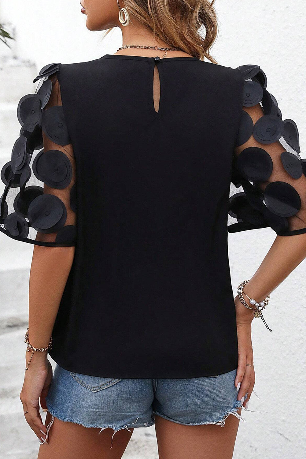 Black Applique Mesh Keyhole Back Splicing Sleeve BlouseMaterial:100%Polyester



		The blouse is a stylish and feminine top featuring delicate applique and mesh splicing on the sleeves, adding a touch of elegance and s