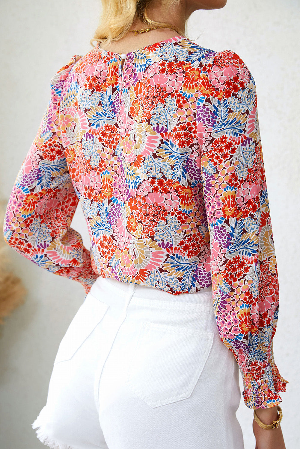 Multicolor Floral Print Smocked Cuffs Long Sleeve BlouseMaterial:100%Polyester


	

			The Floral Print Smocked Cuffs Long Sleeve Blouse is a feminine and elegant addition to any wardrobe. Its delicate floral print and