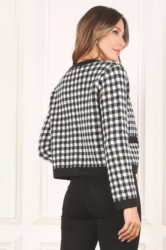 Black check knitted jacket- Black check knitted jacket, heavy weight fabric, 4 snap buttons, 2 functional pockets- Pattern type : check pattern- Neck line : round neck- Sleeve type : regular 