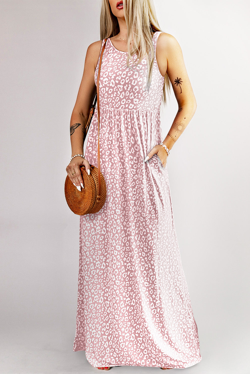 Pink Sleeveless Floor Length Leopard Print Dress with PocketsMaterial:95%POLYESTER+5%ELASTANE



		•The dress features a bold and eye-catching leopard print design.
	
	
		•The floor length and sleeveless design make it pe