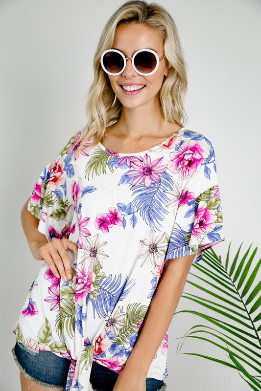 FLORAL RUFFLE SLEEVE TIE BOTTOM TOPFLORAL JERSEY RUFFLE SHORT SLEEVE FRONT TIE BOTTOM ROUND NECK TOP95% RAYON, 5% SPANDEX MADE IN USAS/M/L 2-2-2
Style: Casual
Print / Pattern: FLORAL
Fit: Loose
Embell