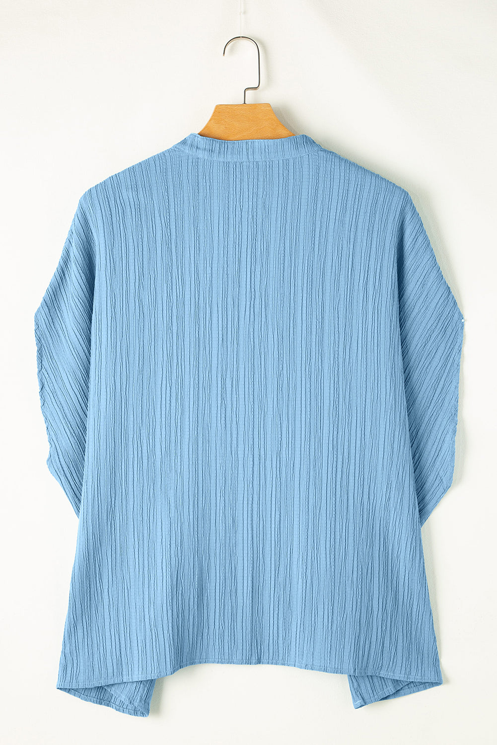 Dusk Blue V Neck Crinkle Dolman BlouseMaterial:67%Polyester+30%Viscose+3%Elastane



		Effortlessly stylish in a calming blue hue
	
	
		Relaxed fit with a chic v-neck for a flattering look
	
	
		