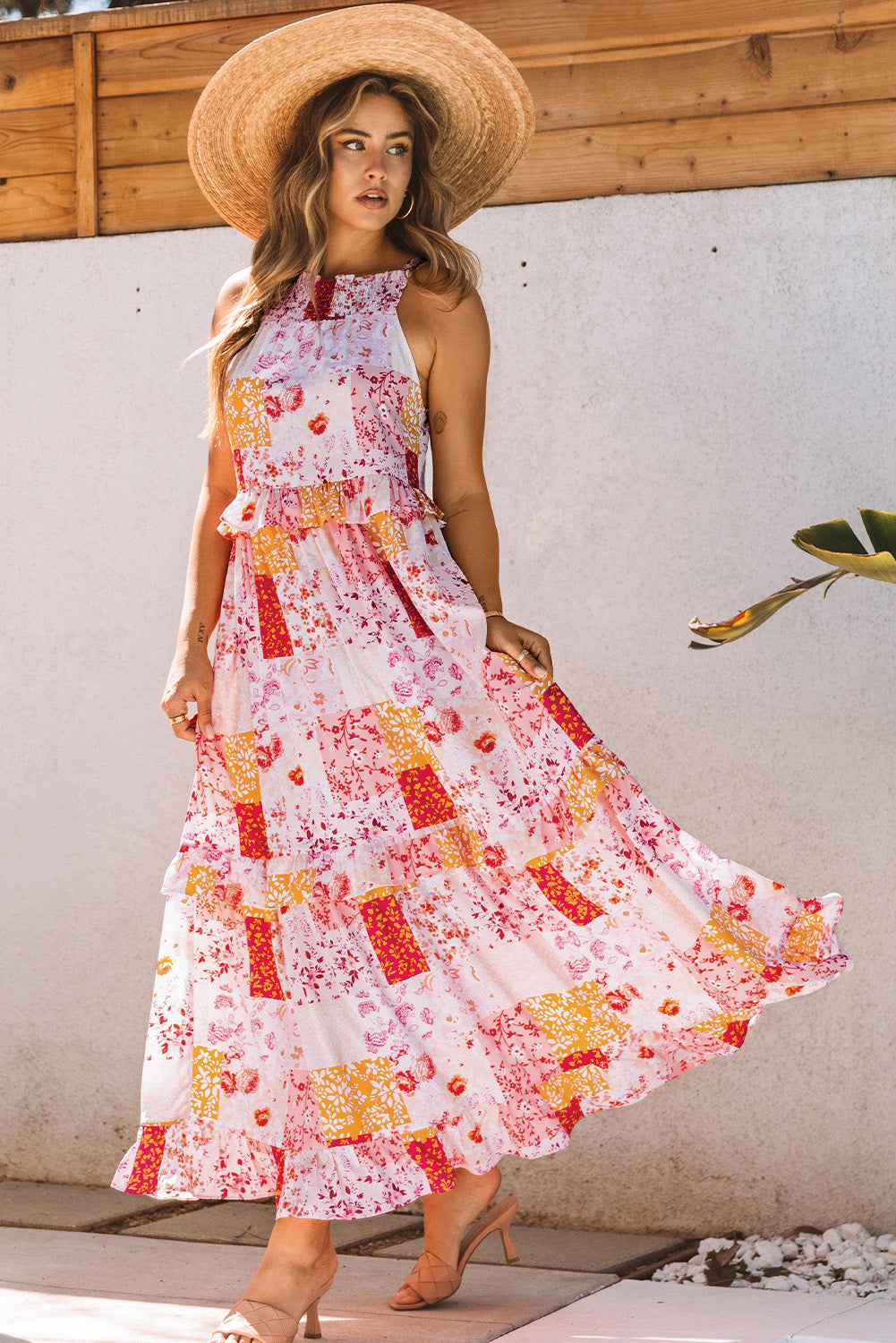 Multicolor Floral Print Sleeveless Tiered Ruffle Trim SundressMaterial:100%Polyester

• Embrace bohemian charm with this multicolor floral print sundress, featuring a tiered ruffle trim that adds a playful touch to your look.
