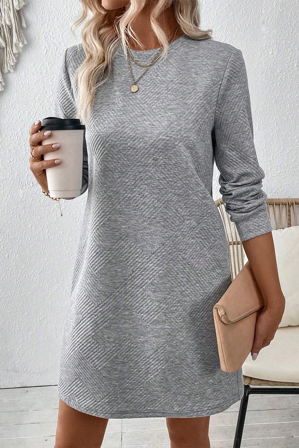 Gray Solid Color Textured Long Sleeve Shift Short DressMaterial:97%Polyester+3%Elastane

• Effortlessly chic, this gray shift dress boasts a solid color and a textured fabric that adds depth and interest to your look.
