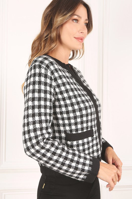 Black check knitted jacket- Black check knitted jacket, heavy weight fabric, 4 snap buttons, 2 functional pockets- Pattern type : check pattern- Neck line : round neck- Sleeve type : regular 