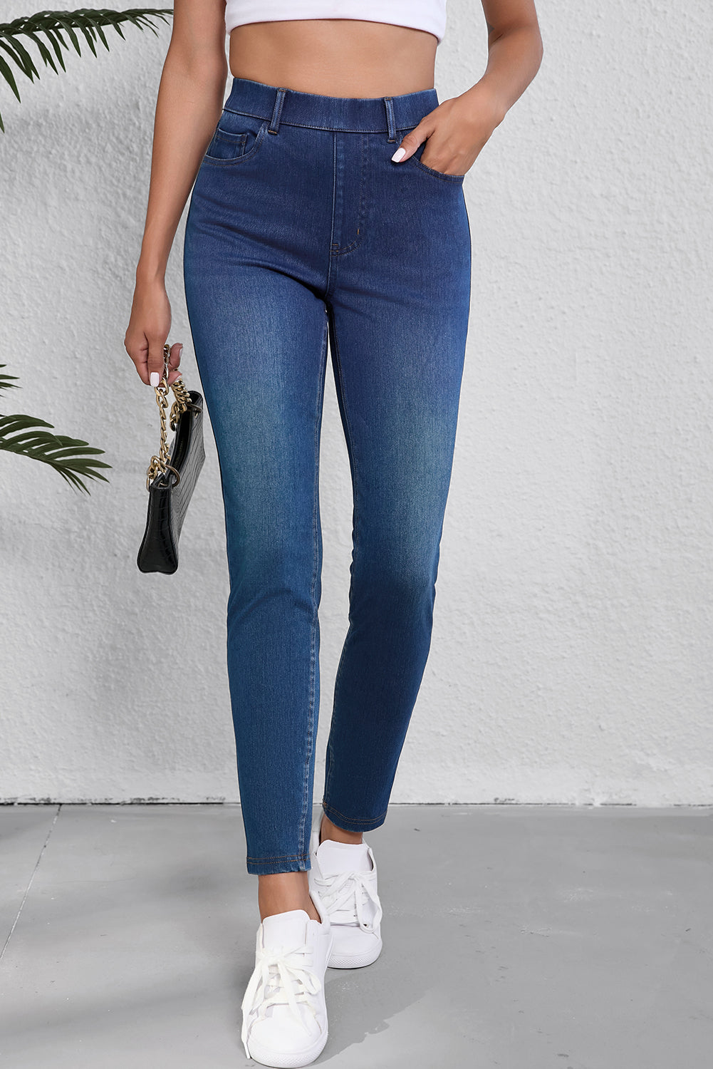 Ashleigh Blue Multiple Pockets Straight Leg Washed Stretchy Knit JeansMaterial:47%Polyester+42%Cotton+11%Elastane



		These chambray pants are full of elasticity and very comfy.
	
	
		Straight leg design for a classic look.
	
	