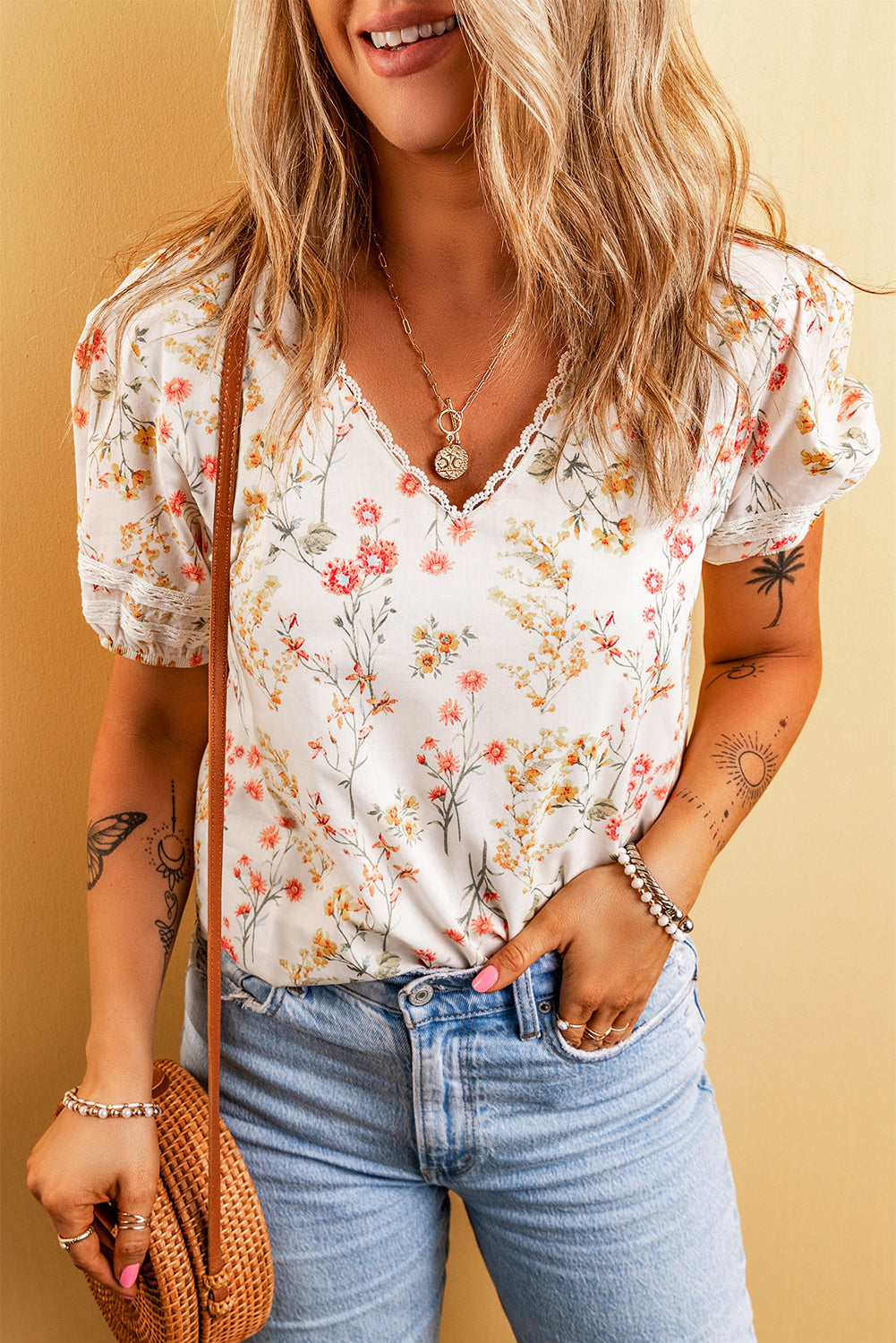 Beige Boho Floral Lace Trim Short Sleeve BlouseMaterial:100%Polyester

• Embrace bohemian chic with this blouse, featuring intricate lace details that add a touch of elegance to your look.
• The V-neck design o