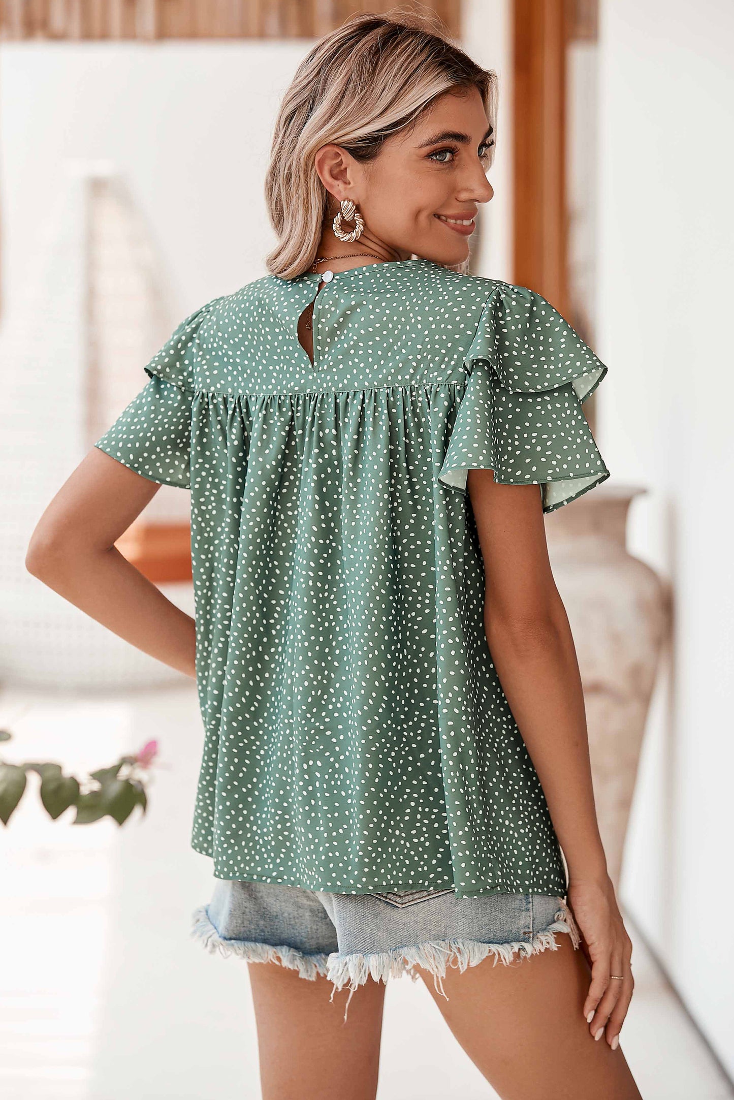 Laurel Green Spotted Print Pleated Ruffle Sleeve BlouseMaterial:100%Polyester



		The spotted print is a timeless and versatile choice that can easily be dressed up or down.
	
	
		The loose fit allows for a relaxed