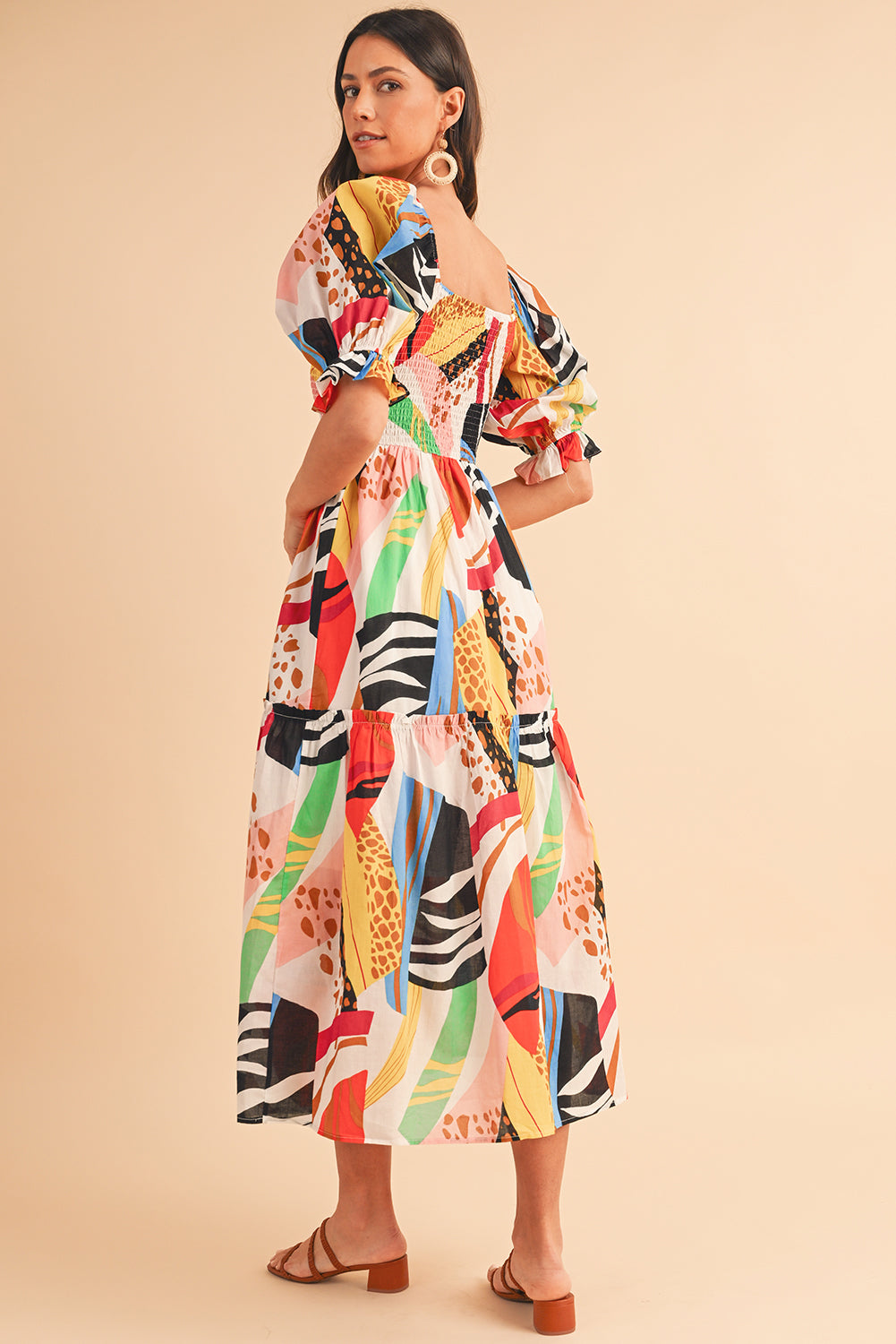 White Square Neck Smocked Abstract Print Boho Maxi DressMaterial:100%Cotton



		Eye-catching abstract print adds a boho-chic vibe to any outfit
	
	
		Smocked bodice for a flattering and comfortable fit
	
	
		Squa