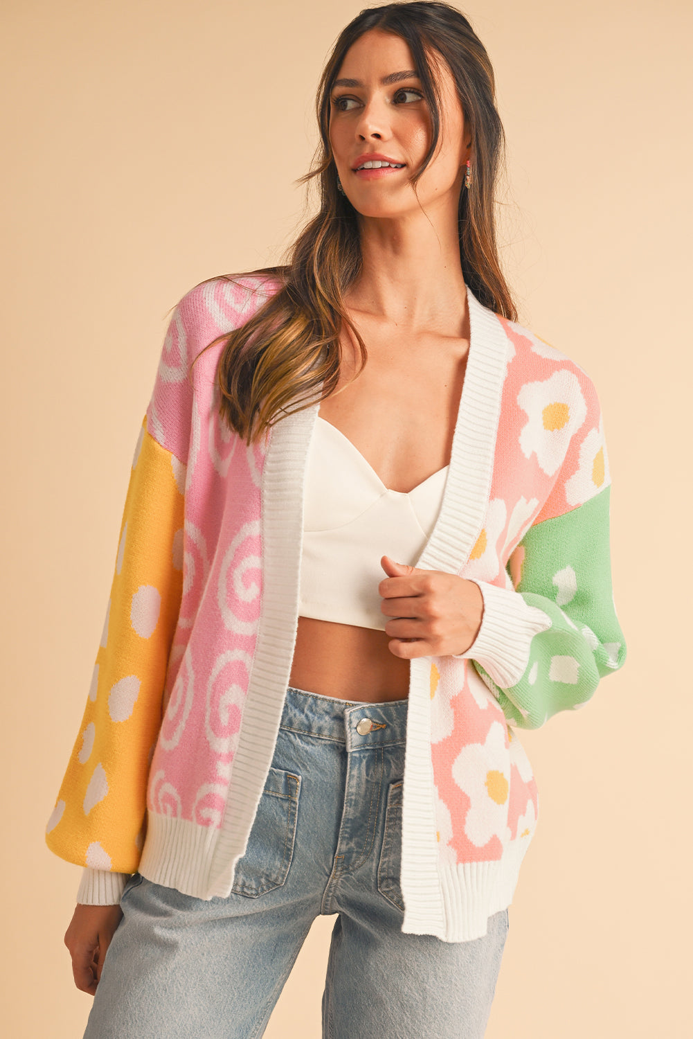 Orange Flower & Dotted Print Colorblock Open Front CardiganMaterial:50%Viscose+28%Polyester+22%Polyamide

• Designed for comfort, this cardigan features a rib-knit construction that offers both warmth and flexibility.
• Th