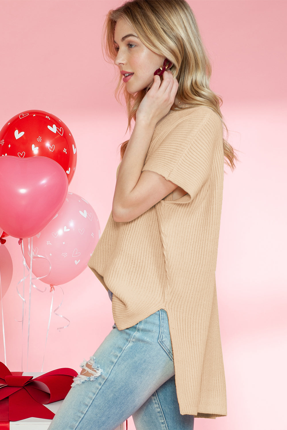 Apricot Side Slit Short Sleeve Oversized SweaterMaterial:55%Acrylic+45%Cotton



		The sweater is a comfortable and chic addition to your wardrobe. Made from breathable, lightweight, and stretchy knitted fabric,