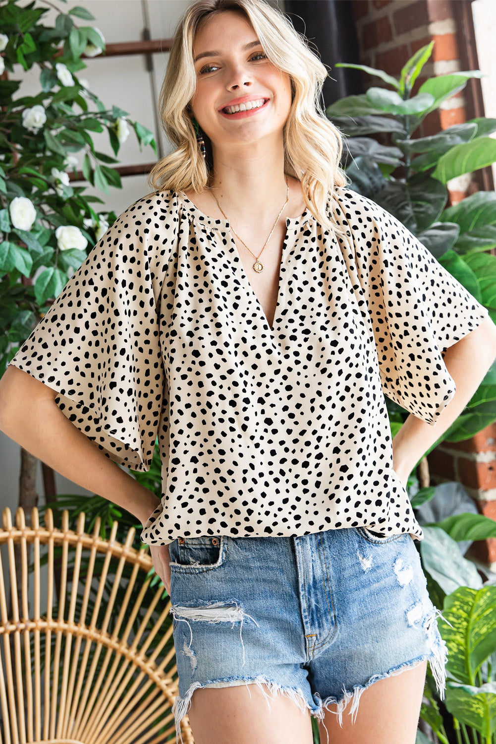 Cheetah Notch V Neck Casual Ruffle Sleeve BlouseMaterial:100%Polyester



		MOQ: From $39
	
	
		Dropshipping: Place orders at Shewin, and we will ship the merchandise directly to your customers. Our dropship 