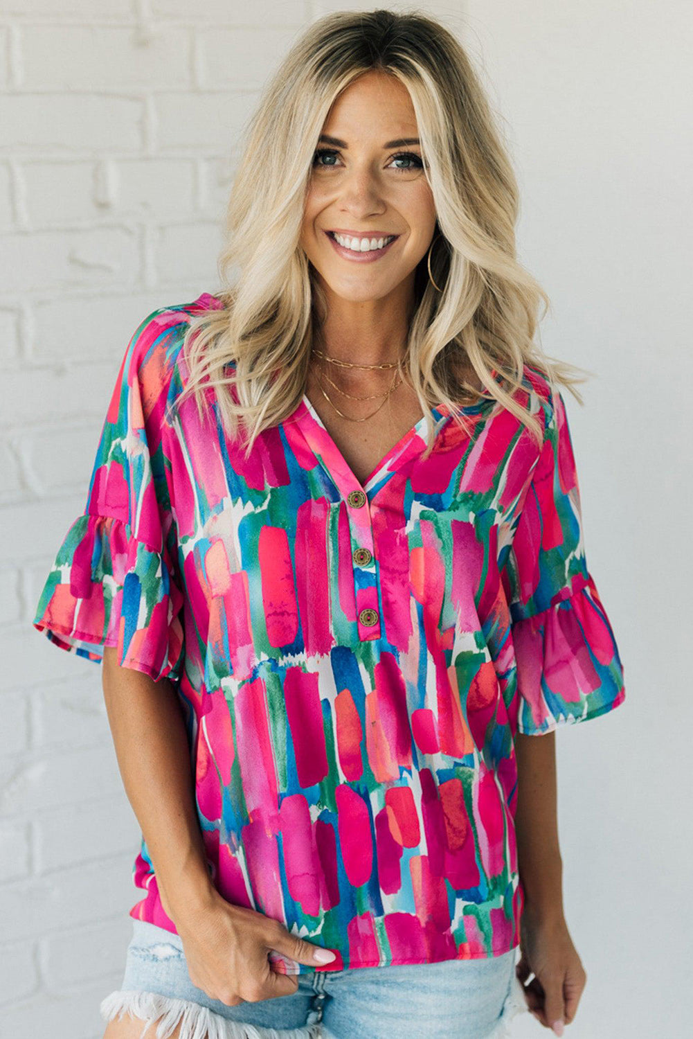 Rose Abstract Brushwork Print Buttoned V Neck BlouseMaterial:100%Polyester



		The abstract brushwork print on this blouse adds a chic and unique touch, making it stand out in style. 
	
	
		Crafted from lightwei