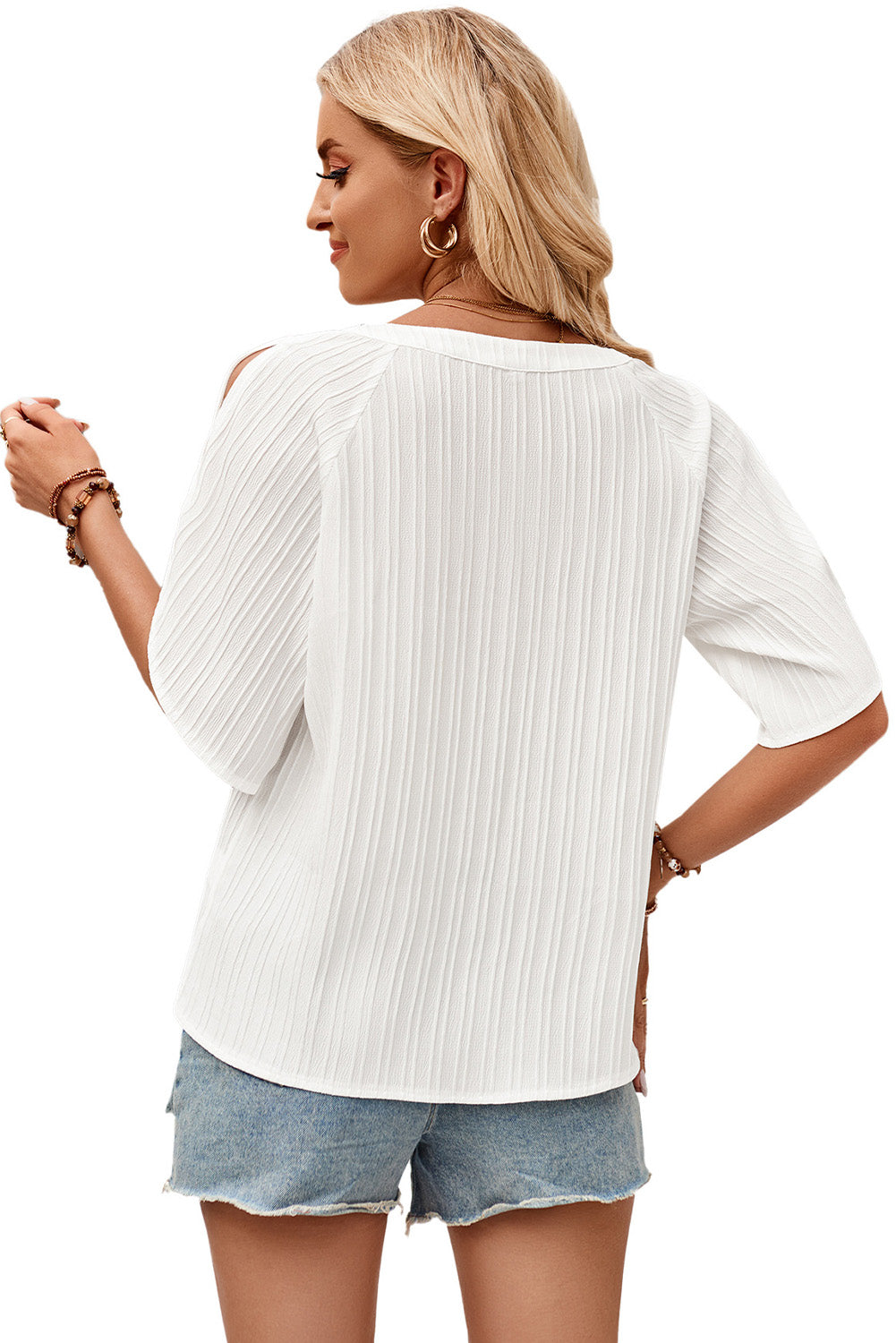 White Solid Color V-Neck Slim Hollow Out Tulip Sleeve Blouse• Embrace simplicity with the elegant white color that exudes sophistication and versatility in styling. 
• The slim fit of this blouse creates a flattering silhoue