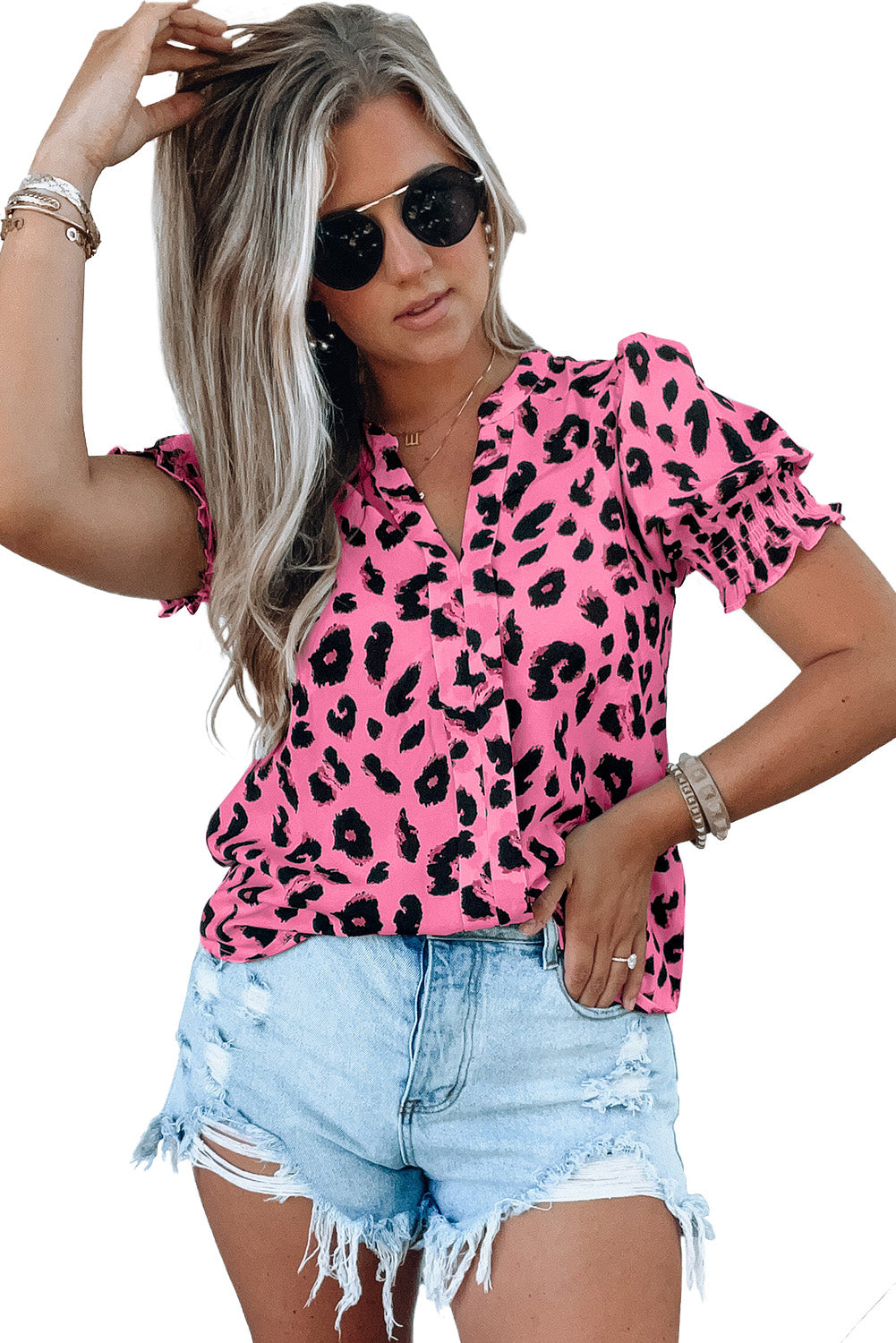 Pink Leopard Print V Neck Smocked Puff Sleeve BlouseMaterial:100%Polyester



		Featuring a v-neckline and smocked details at the waist, this blouse is both stylish and comfortable. 
	
	
		The smocked waistline a