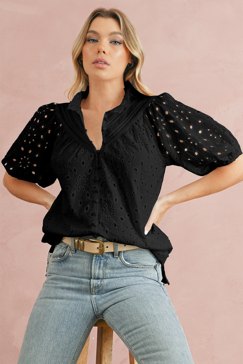 Green Flower Hollow-out Short Puff Sleeve BlouseMaterial:100%Cotton



		With charming floral details and hollow-out accents, this blouse offers a touch of elegance and femininity.
	
	
		Featuring short puff 