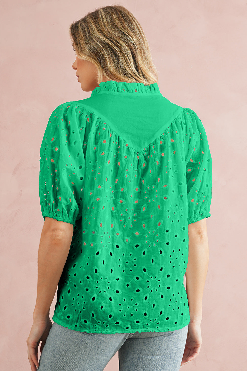 Green Flower Hollow-out Short Puff Sleeve BlouseMaterial:100%Cotton



		With charming floral details and hollow-out accents, this blouse offers a touch of elegance and femininity.
	
	
		Featuring short puff 