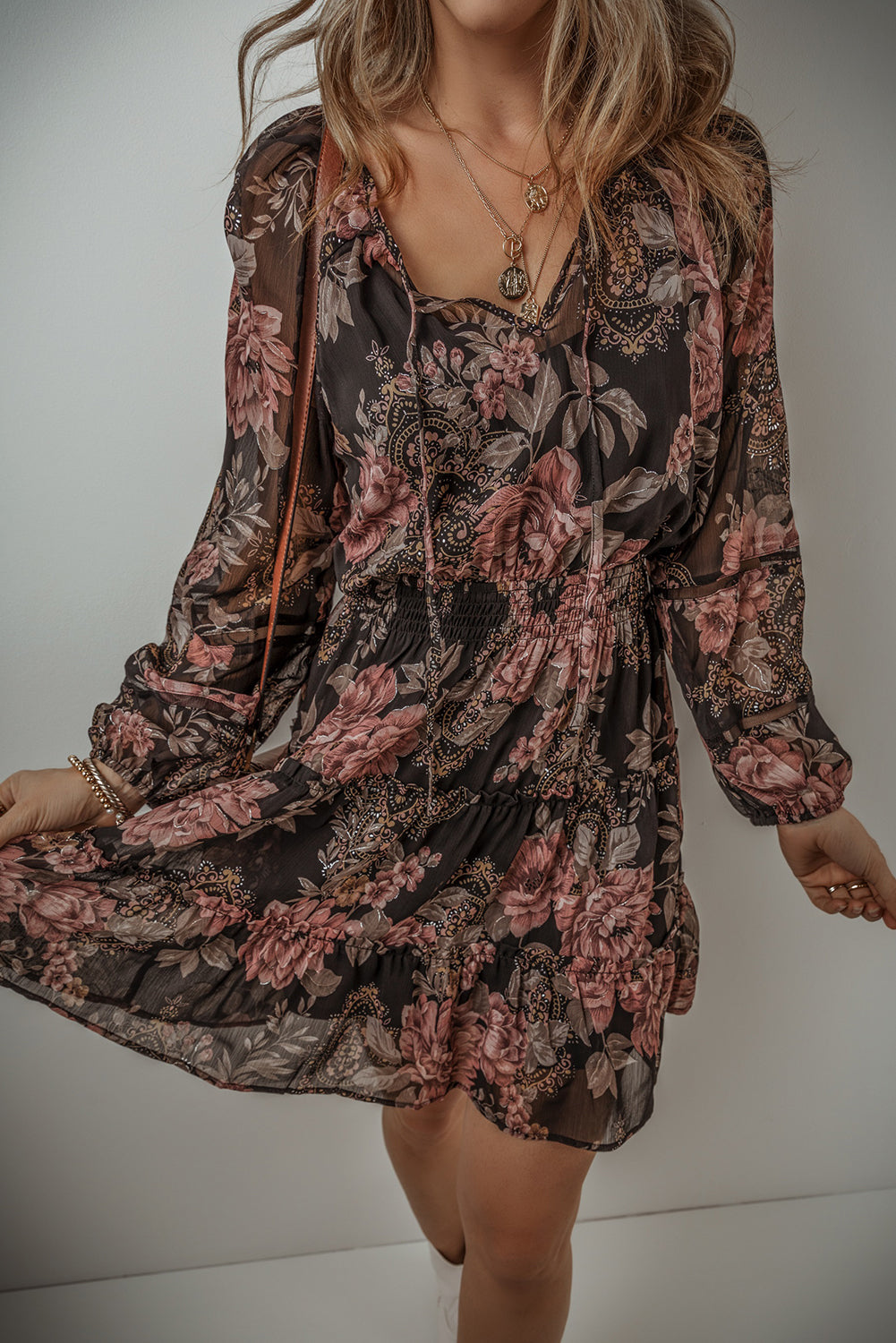 Black Floral Puff Sleeve V Neck Smocked Waist Mini DressMaterial:100%Polyester

• Embrace the essence of bohemian style with this dress, featuring a charming floral print that adds a touch of femininity.
• The V-necklin