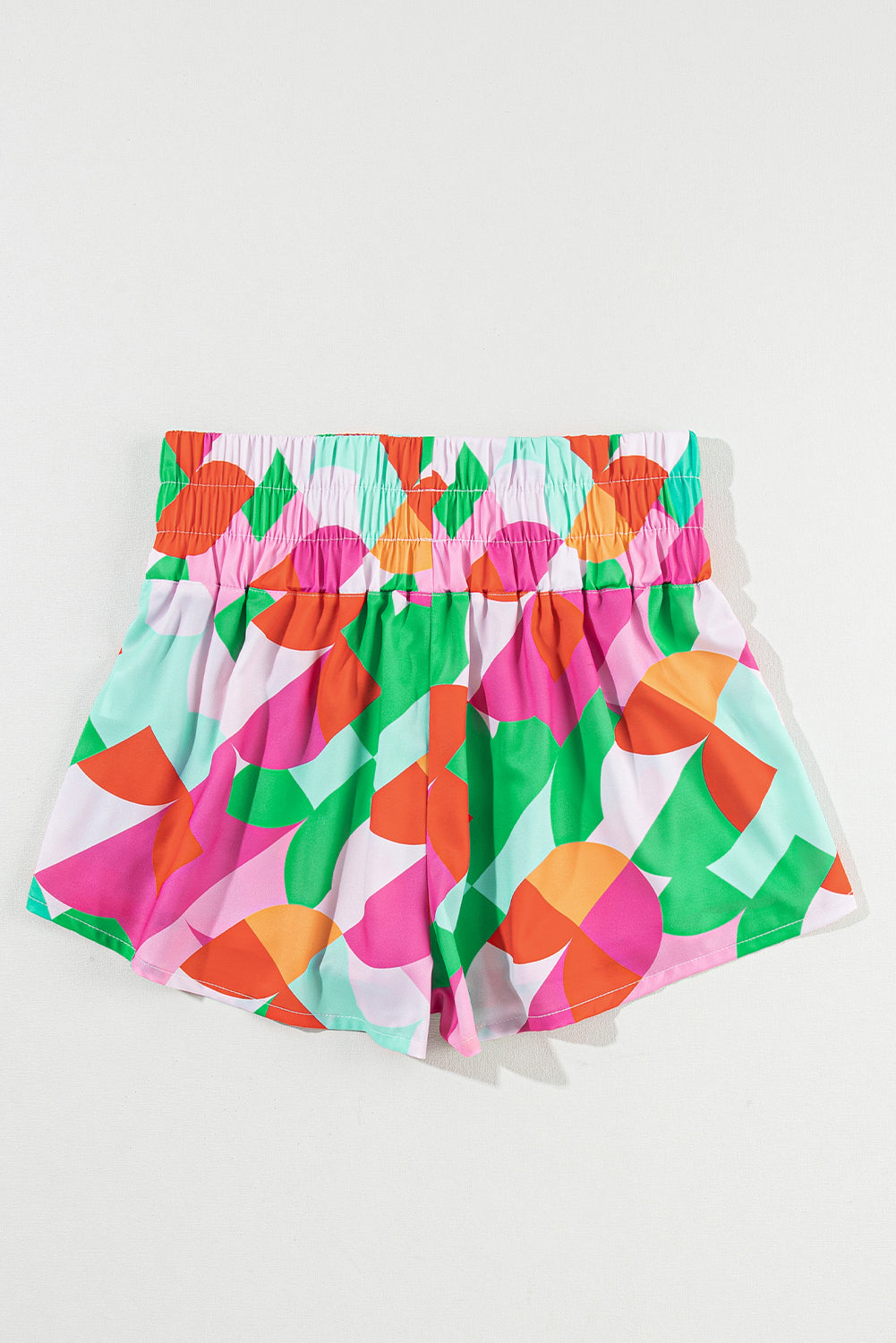 Green Abstract Print Smocked Waist Flared ShortsMaterial:100%Polyester


	


		Elevate your summer style with our shorts, crafted from a lightweight and breathable fabric that offers both comfort and style for