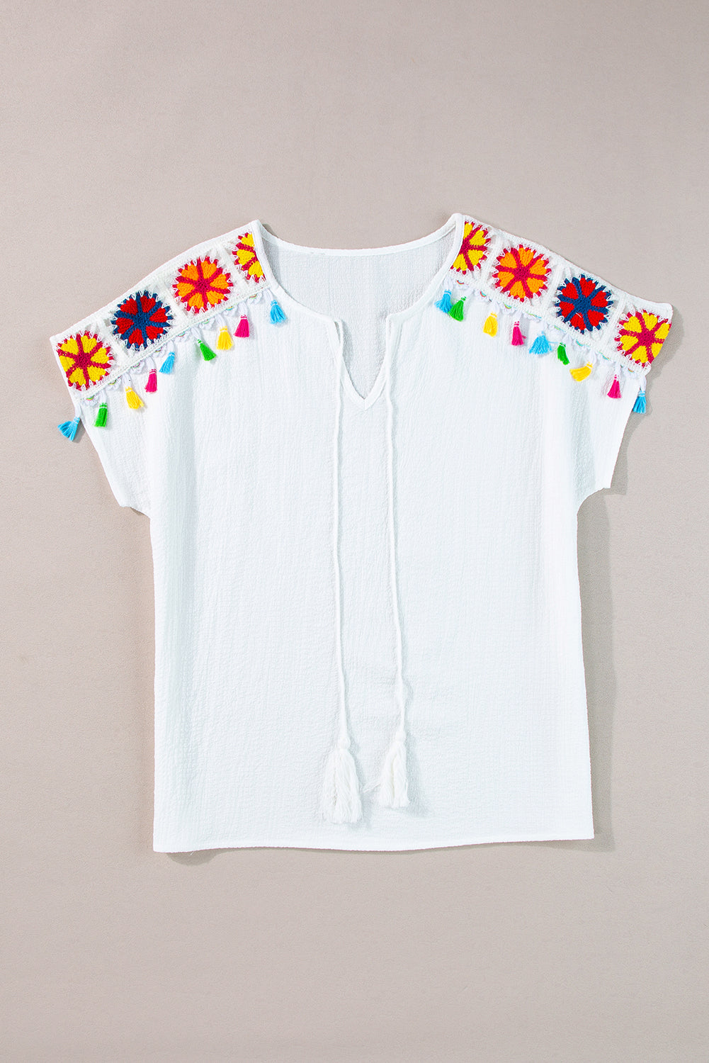 White Boho Embroidered V Neck Fringe Short Sleeve BlouseMaterial:97%Polyester+3%Elastane



		The blouse is crafted from a soft and breathable fabric, providing comfort and allowing for easy movement.
	
	
		This blou