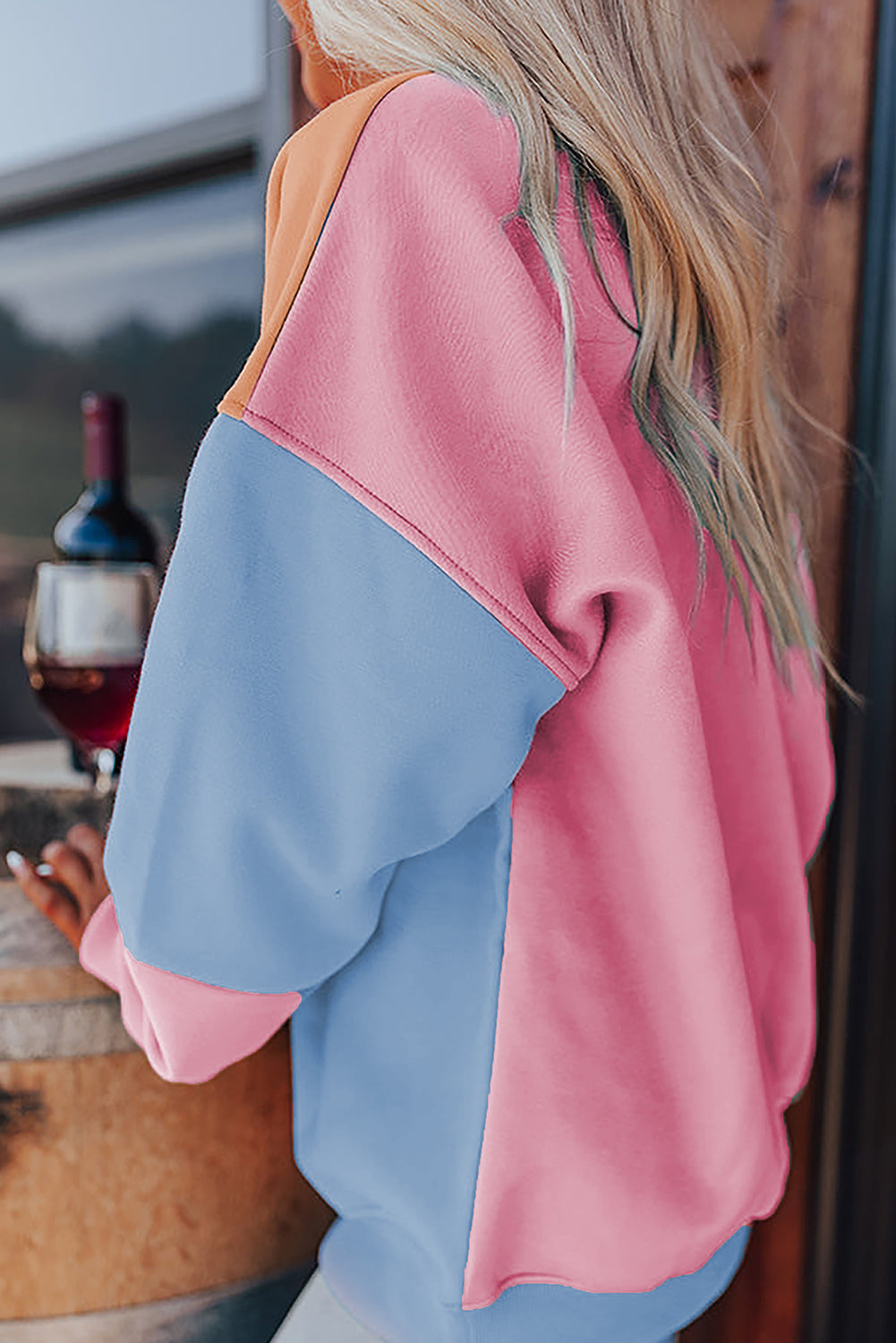 Bright Pink Colorblock Patchwork Drop Shoulder SweatshirtMaterial:70%Polyester+30%Cotton

• Embrace a blend of casual charm and trendy style with our sweatshirt, perfect for a relaxed yet fashionable look. 
• Crafted wit