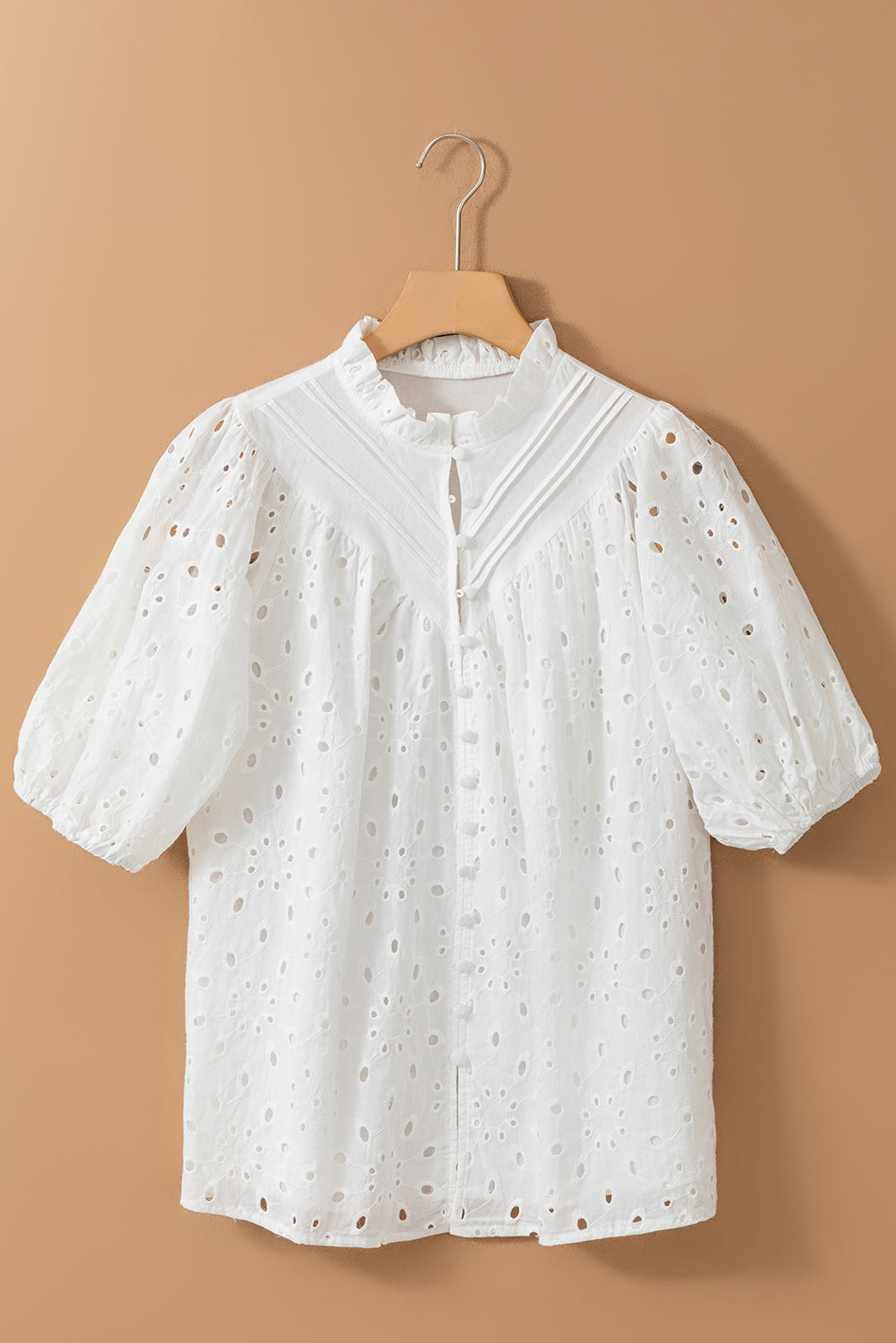 Green Flower Hollow-out Short Puff Sleeve BlouseMaterial:100%Cotton



		With charming floral details and hollow-out accents, this blouse offers a touch of elegance and femininity.
	
	
		Featuring short puff 