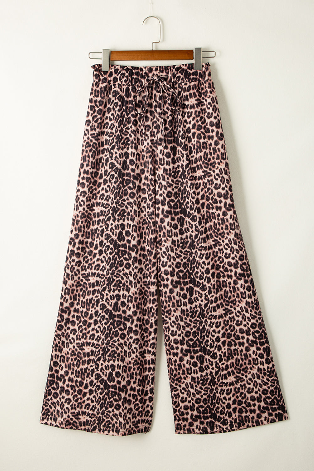 Beige Boho Leopard Print Wide Leg PantsMaterial:95%Polyester+5%Elastane



		Achieve a fierce and wild look with these animal print pants. 
	
	
		The oversized fit and wide-leg design infuse a chic b