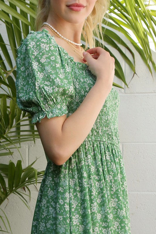 SS smocked dress*Green smocked puff sleeve dress*Pattern type : floral print*Neck line : square neck*Sleeve type : puff sleeves*Sleeve length : short sleeves*Stretch : no stretch*Sh