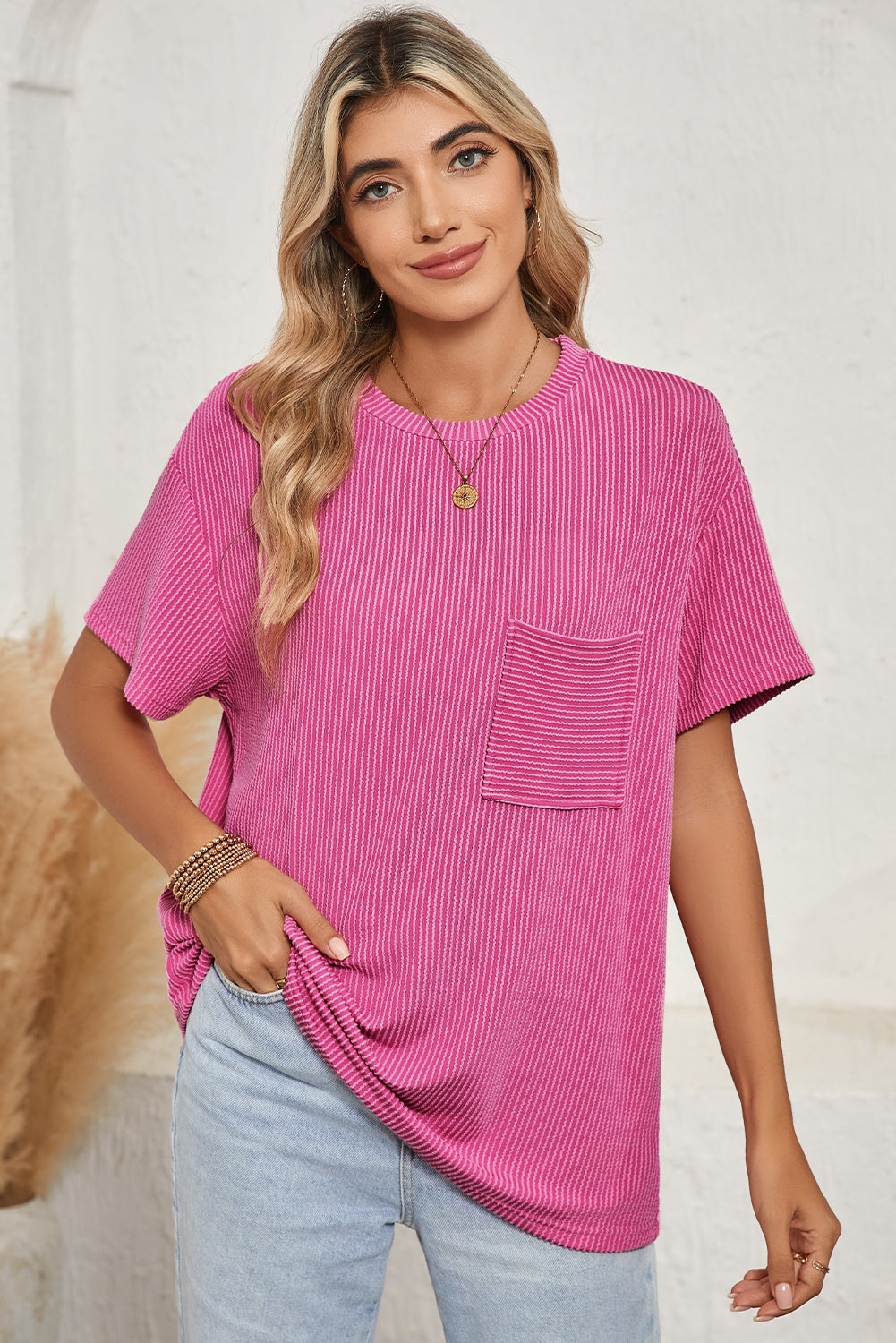 Pink Crinkle Rib Knit Pocketed Loose Fit Crew Neck T ShirtMaterial:75%Polyester+20%Viscose+5%Elastane

• Pink T Shirt offers a charming, feminine touch with its soft pink color and crinkle rib texture, perfect for a casual