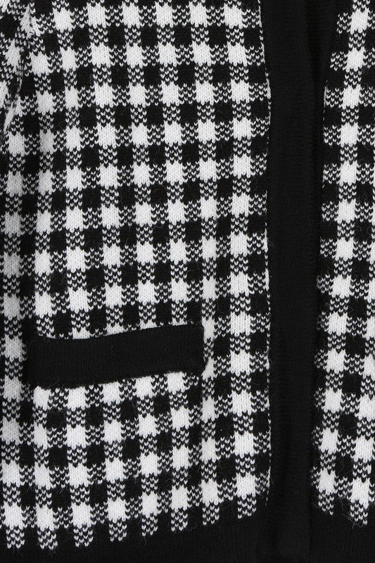 Black check knitted jacket- Black check knitted jacket, heavy weight fabric, 4 snap buttons, 2 functional pockets- Pattern type : check pattern- Neck line : round neck- Sleeve type : regular 