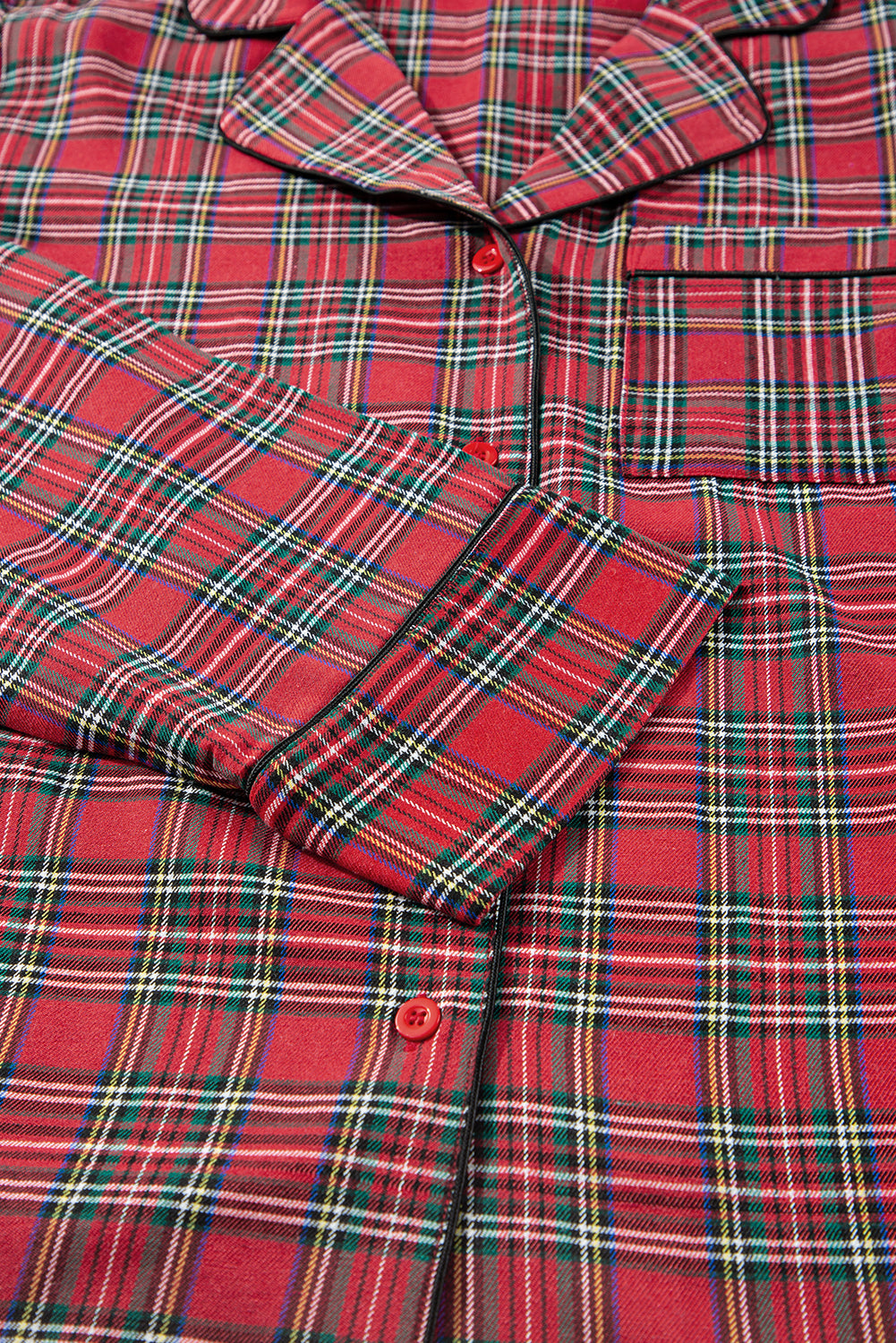 Red Plaid Print Shirt and Drawstring Pants Plus Size Pajama SetMaterial:75%Polyester+25%Cotton

• Embrace cozy evenings in this plus pajama set, featuring a stylish red plaid design that exudes a casual and comfortable vibe. 
