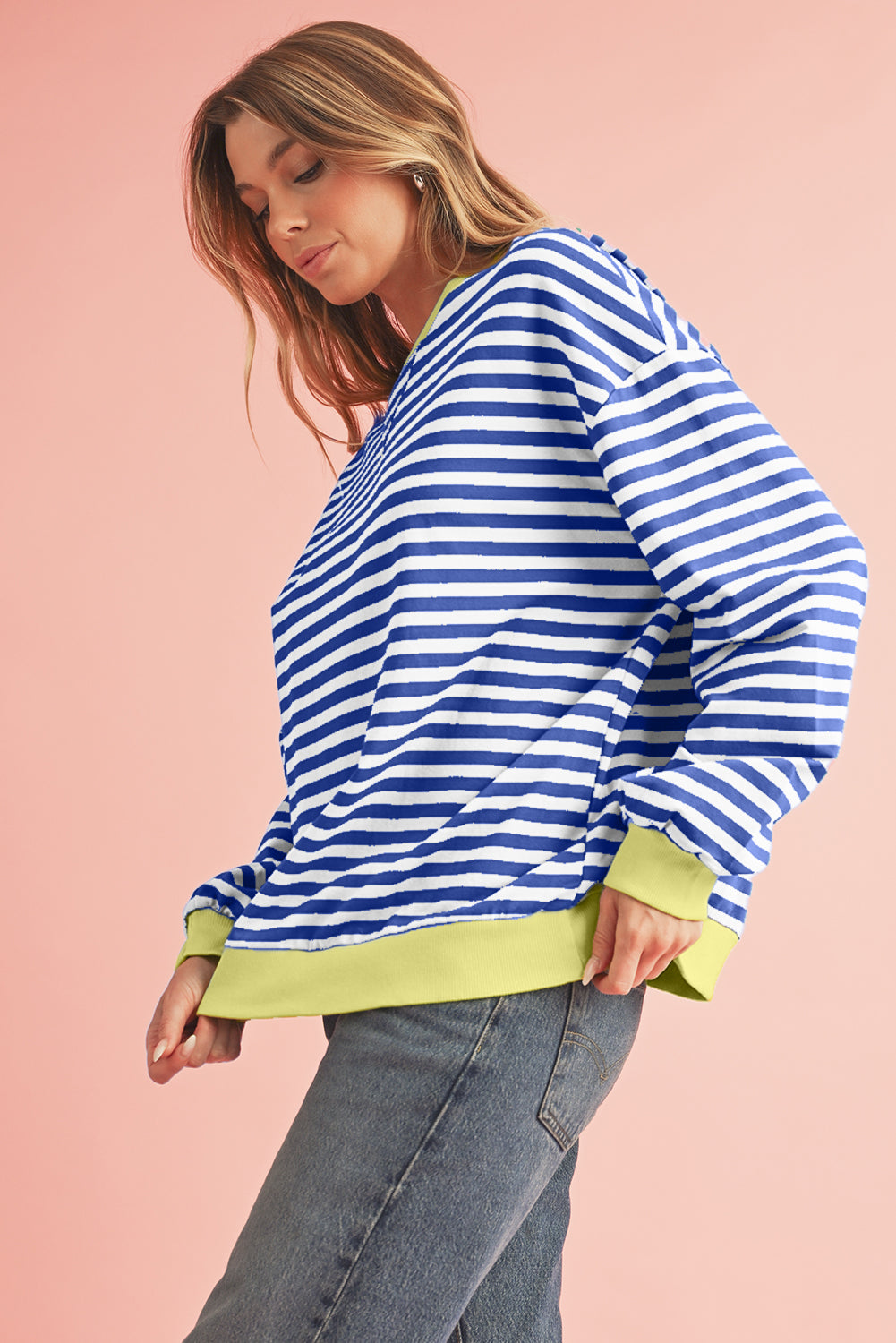 Red Stripe Contrast Edge Oversized PulloverMaterial:95%Cotton+5%Elastane


 Size Chart (CM)



Sizes 



Bust
 



Hem_Width
 



Shoulder
 



Sleeve_Length
 



Length
 





Relax
 



Relax
 



Relax
 