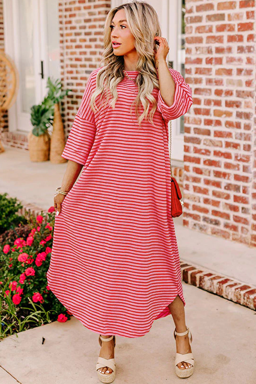 Strawberry Pink Striped Drop Sleeve Loose DressMaterial:95%Cotton+5%Elastane

• Embrace a laid-back chic look with our dress, perfect for casual outings or a day at the beach.
• Stay stylish and comfortable all