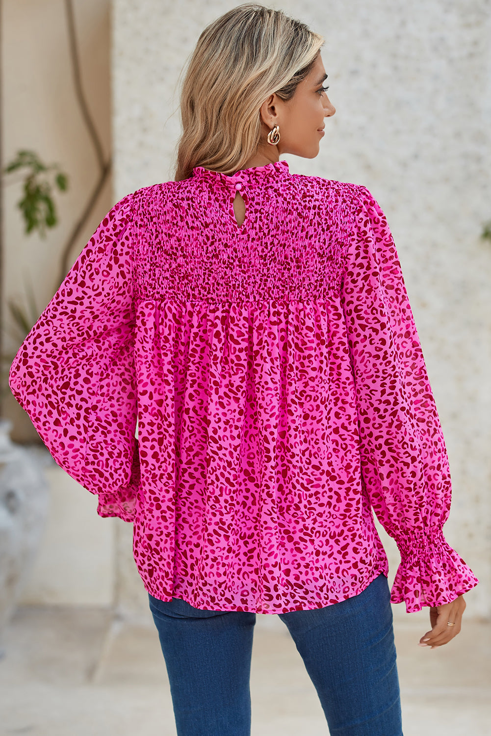 Rose Leopard Shirred Puff Sleeve Flowy BlouseMaterial:100%Polyester



		The blouse has a flowy silhouette, meaning it is loose and relaxed, draping away from the body. 
	
	
		The flowy silhouette of the b